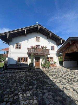 Altbau Ostansicht komplett.jpg