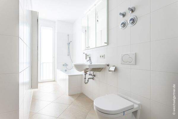 Badezimmer mit Fenster