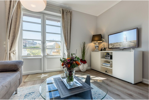 Flügeltür zur sonnigen Terrasse