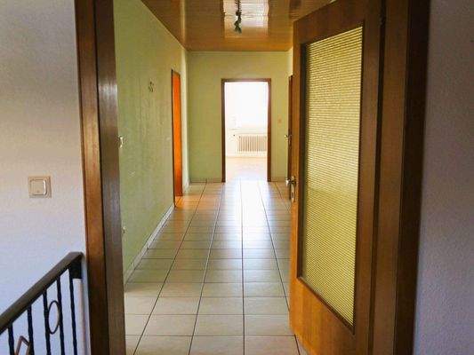 Flur DG Wohnung, frei