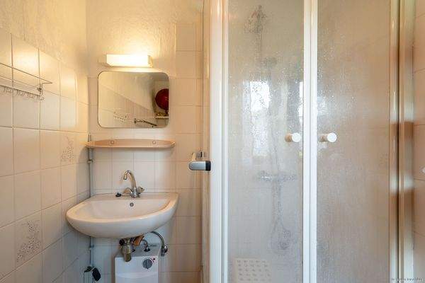 hinterer Wohnbereich, Badezimmer