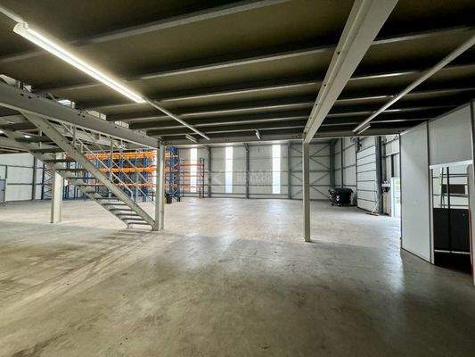 unterhalb des Zwischengeschosses