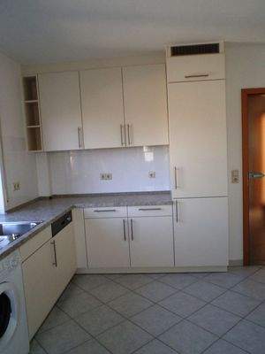 Küche: Kühlschrank + Gefriertruhe