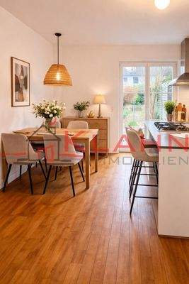 offene Wohnküche mit Blick in den Garten