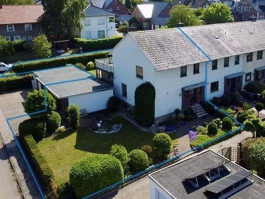 Frontansicht und Vorgarten