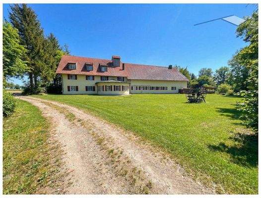 Weitläufiges Grundstück