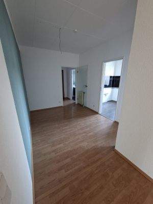 Flur mit Blick in die Küche