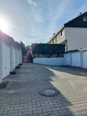 Blick auf den Garagenhof