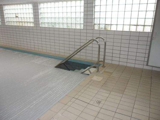 Schwimmbad-Einstieg.JPG