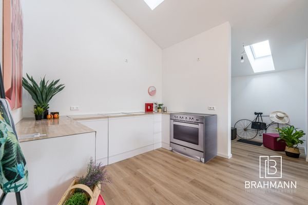 Offene Küche mit Dachfenster