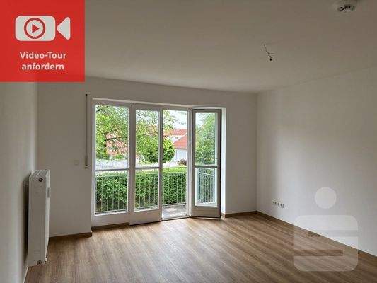 Wohnzimmer mit Balkon