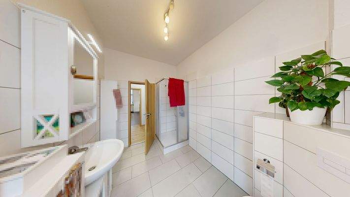 Obergeschoss-links Badezimmer