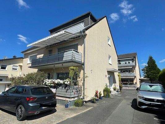 Gesamt Ansicht mit Stellplätzen