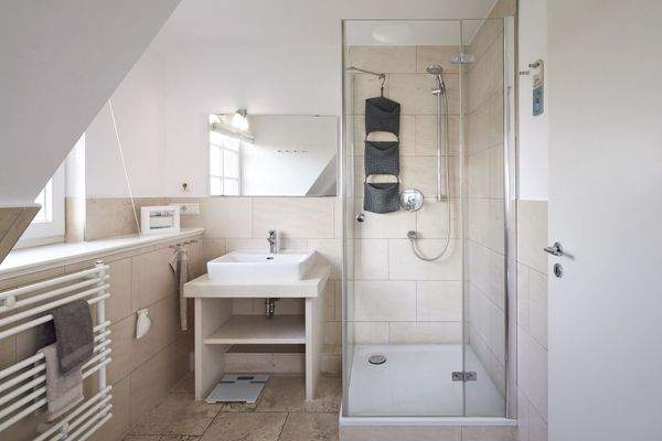 großes Vollbad im OG