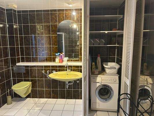 Bad mit Einbauschrank für die Waschmaschine