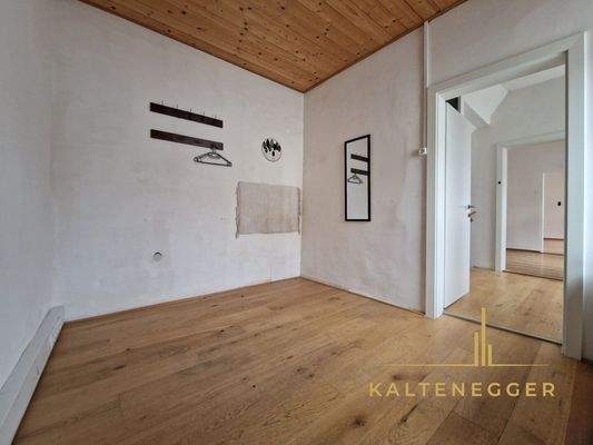 1. OG: nach Stufenaufgang rechter Raum