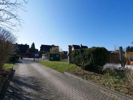 1 Auffahrt Grundstück.JPG