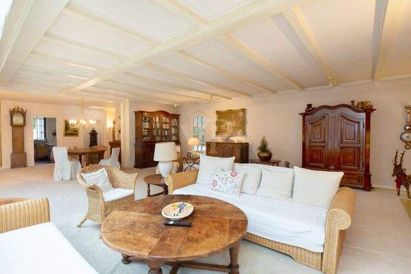 Wohn-/Esszimmer (III)