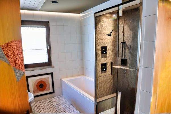 Badezimmer OG KI aufbereitet