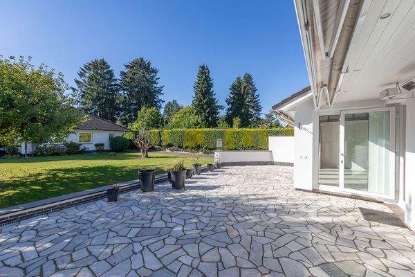 Terrasse mit Blick zu Haus 2