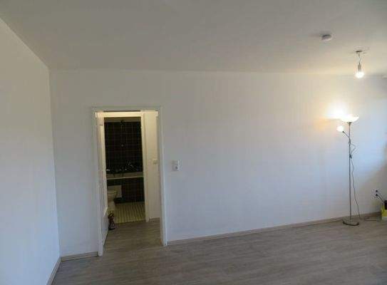 18-Wohnen+Blick Bad.JPG