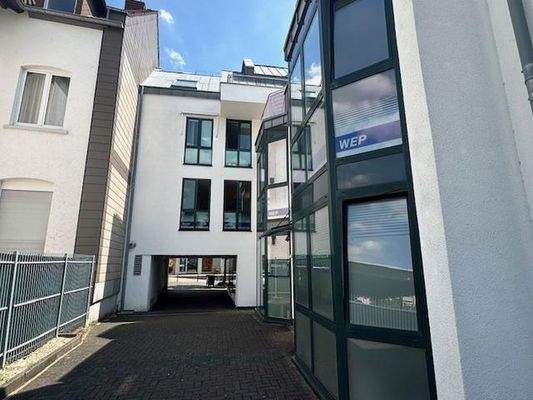 Zugang von Parkplatz