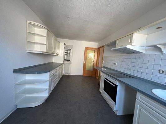 Küche mit Einbauküche