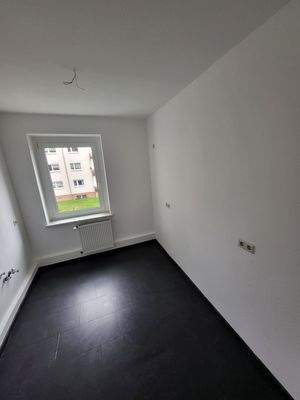 Leerer Raum mit Fenster