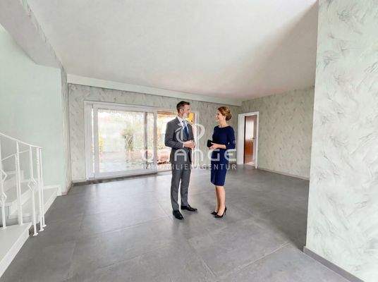 ...die auch zu repräsentativen Zwecken genutzt werden könnte (KI - Diele)