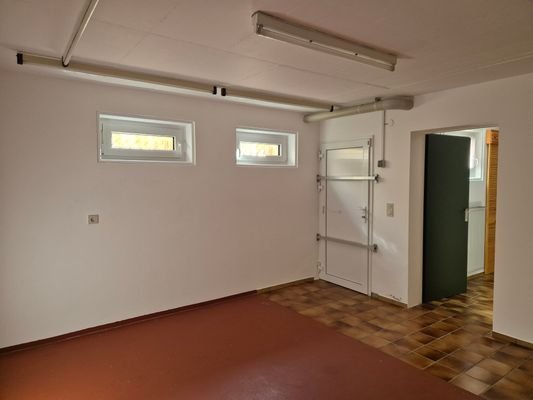 Kellerraum KG mit Zugang zum Garten