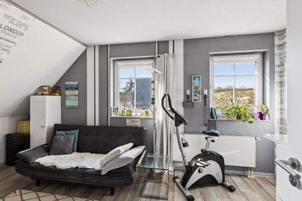 Schlafzimmer 2 (mit Balkon)