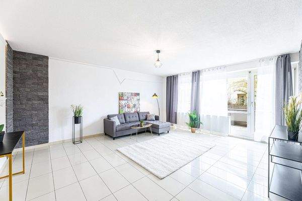 Geräumiges helles Wohnzimmer 