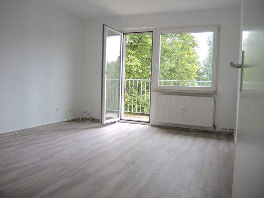 Raum 1 mit Balkon, Wohnung 7