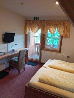 Doppelz. mit Bad und Balkon