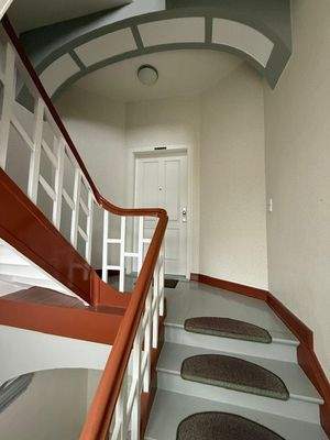 Treppenhaus und Eingang zur WHG