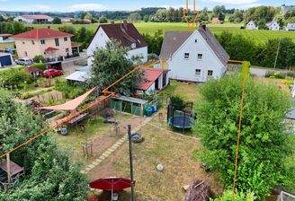 Ein- bzw. Zweifamilienhaus mit XL-Garten
