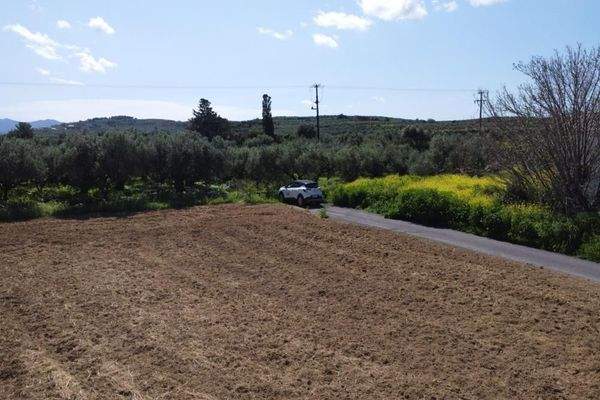 Kreta, Tavronitis: Grundstück mit hoher Bebaubarkeit in Meeresnähe zu verkaufen