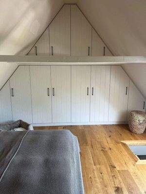 Großes Schlafzimmer und Schrank