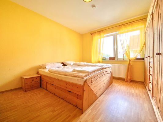 (Eltern-) Schlafzimmer