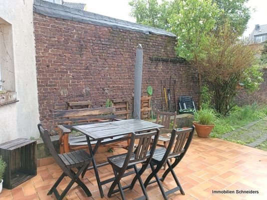 Terrasse zur Wohnung im Anbau