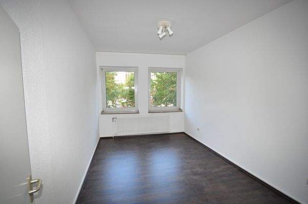 Leeres Zimmer mit Fenster