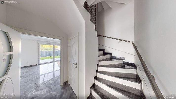 05 Treppenhaus-Flur EG.JPG