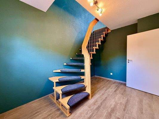 Durchgangsraum zum DG