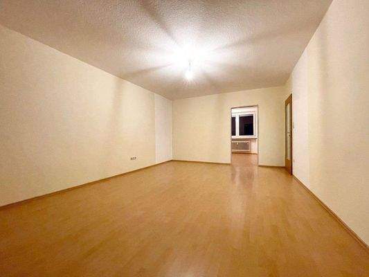 Viel Platz für Wohnen und Essen ähnlich