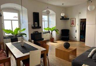 EG: Wohn-/Essbereich mit viel Platz 