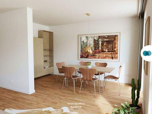 Ansicht III: Wohn- und Esszimmer mit offenem Küchenbereich