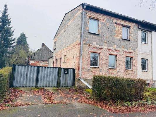 Hausansicht von der Straße