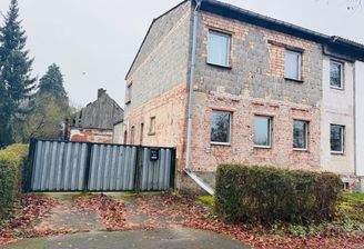 Hausansicht von der Straße