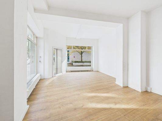 CAM05391G0-PR0035-STILL009