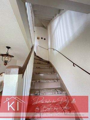 tolle Holztreppe zum OG